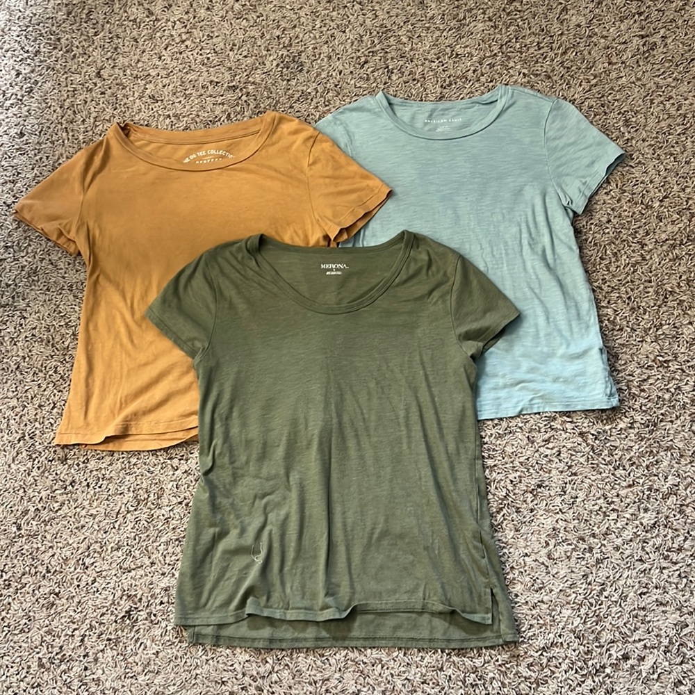 All size small. Comfy everyday t-shirts